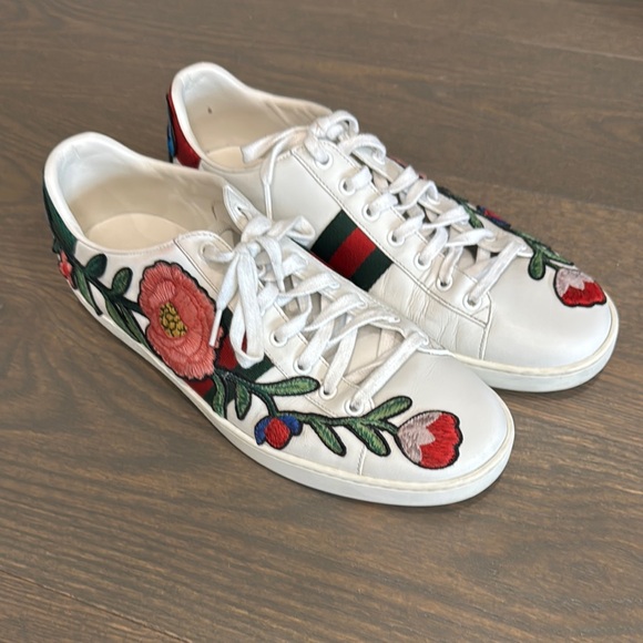 Gucci Women’s Floral Embroidered White Sneakers - Picture 1 of 10